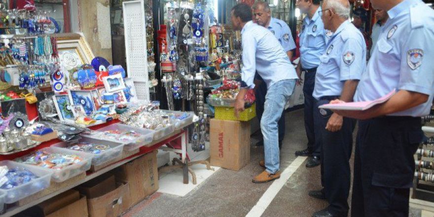 Akdeniz Zabıtası Kaldırım İşgallerine Karşı Denetim Yaptı