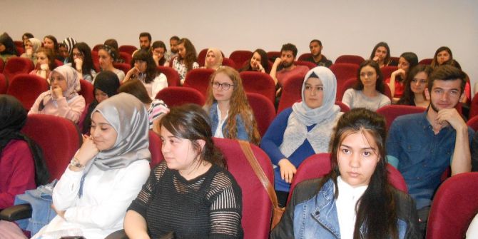 Esogü’de ’Eskişehirli Şairlerin Dilinden Şiir Dinletisi Şöleni’