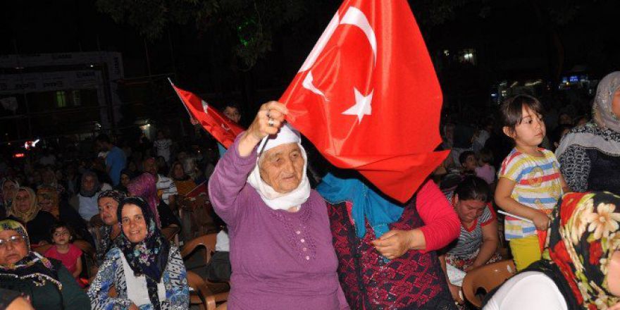 Demokrasi Nöbetinin 18.günün 90 Yaşındaki Emine Aydın Nöbette