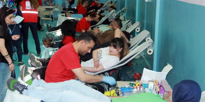 Kan Vermek İçin Kuyruk Oldular