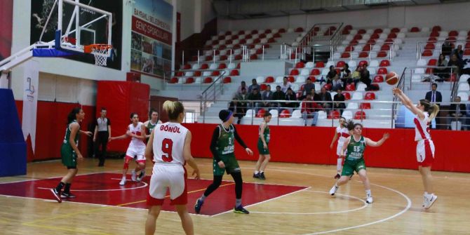 Bayraklının Namağlup Kızları Artık Son Virajda