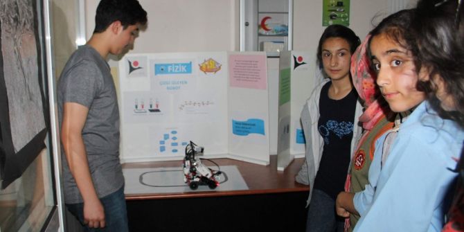 Dahi Çocuklardan Çizgiyi Takip Eden Robot