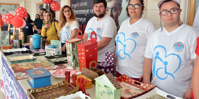 Engelli Kursiyerler El İşi Sergisi Açtı