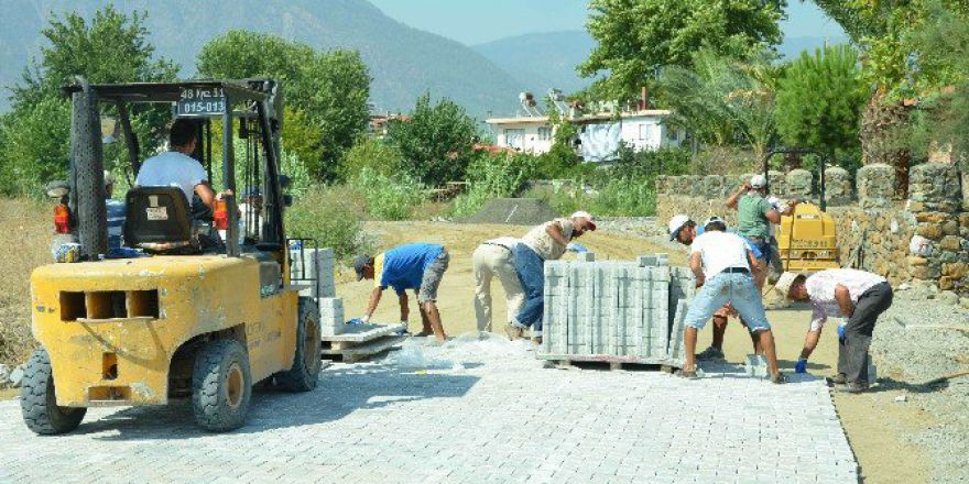 Köyceğiz’de Kilit Parke Döşeme Çalışmaları Devam Ediyor