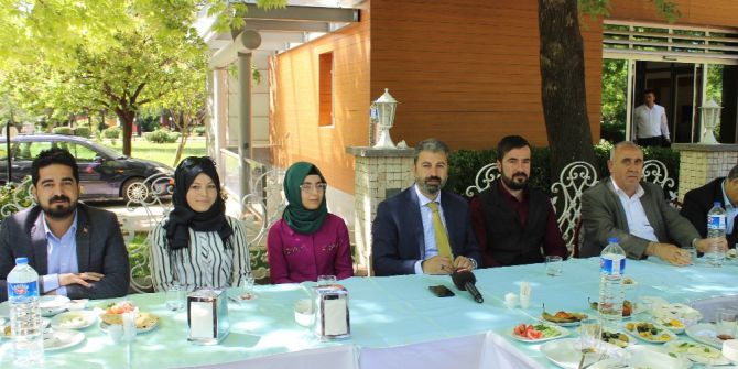 Ak Parti Gençlerle Bir Araya Geldi