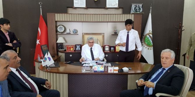 Başkan Öz, Pasinler, Horasan, Köprüköy Ve Narman’ı Ziyaret Etti