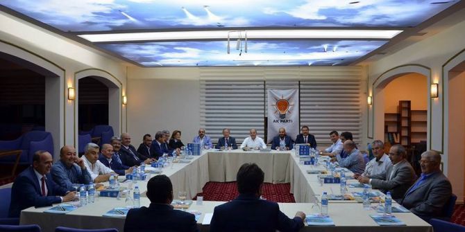 Ak Parti’den ’İstişare Ve Değerlendirme’ Toplantısı
