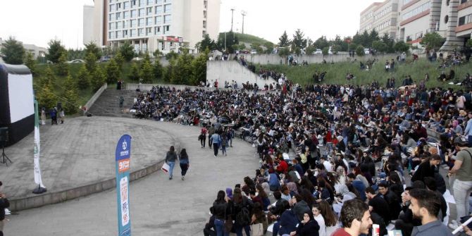 Büyükşehirden Öğrencilere Yazlık Sinema Keyfi