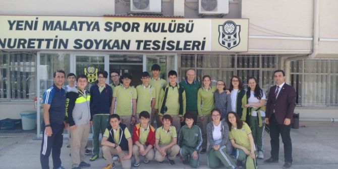 Öğrencilerden, Evkur Yeni Malatyaspor Futbolcularına Moral Ziyareti