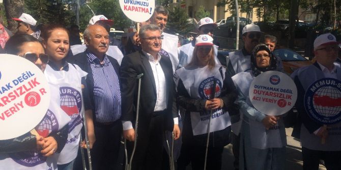 Göz Bandı Ve Bastonlarla Engelliler İçin Yürüdüler