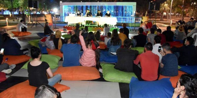 Aliağa’nın Yerel Sanatçılarından Unutulmaz Şiir Gecesi