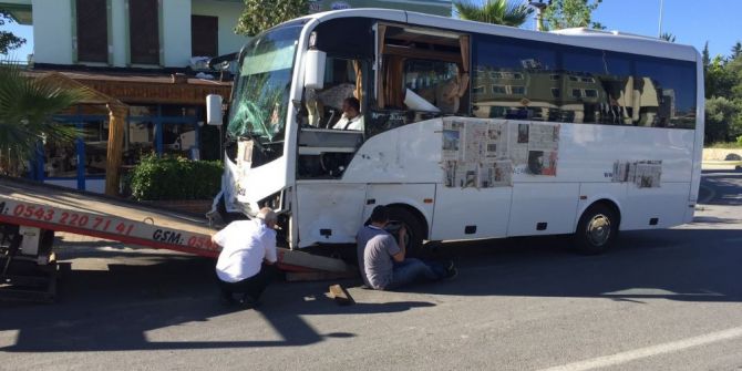Kontrolden Çıkan Otobüs Pide Dükkanına Daldı