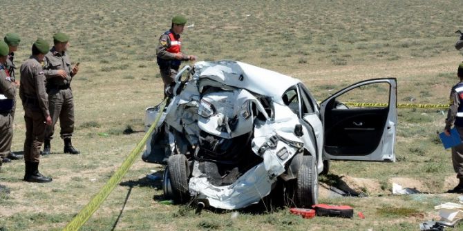 Kamyon Otomobile Arkadan Çarptı: 1 Ölü