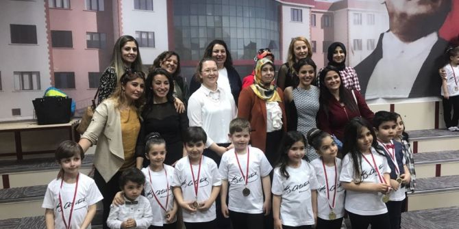 Minik Çocuğun Ay Yıldız Sevgisi