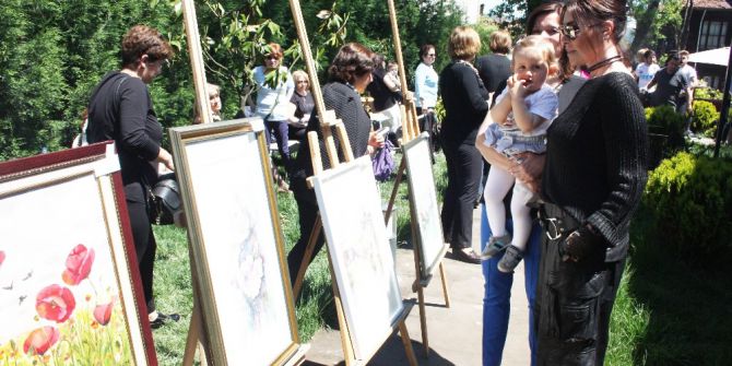 Usta Oyuncu Nebahat Çehre Kız Öğrenciler İçin Açılan Kermese Katıldı