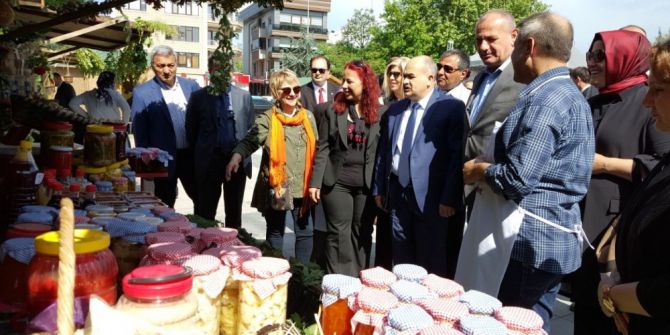 Vali Dağlı Ve Başkan Keleş Festival Alındaki Stantları Gezdi