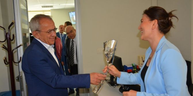 Genel Müdür Coşkun, Anneler Günü’nü Çiçeklerle Kutladı