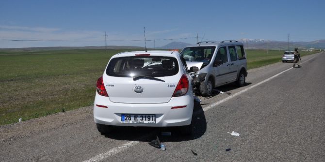 Bulanık’ta Trafik Kazası: 5 Yaralı