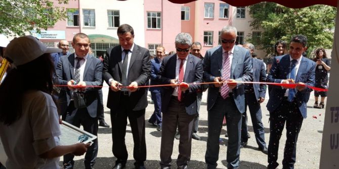 Cumhuriyet Ortaokulunda Bilim Fuarı