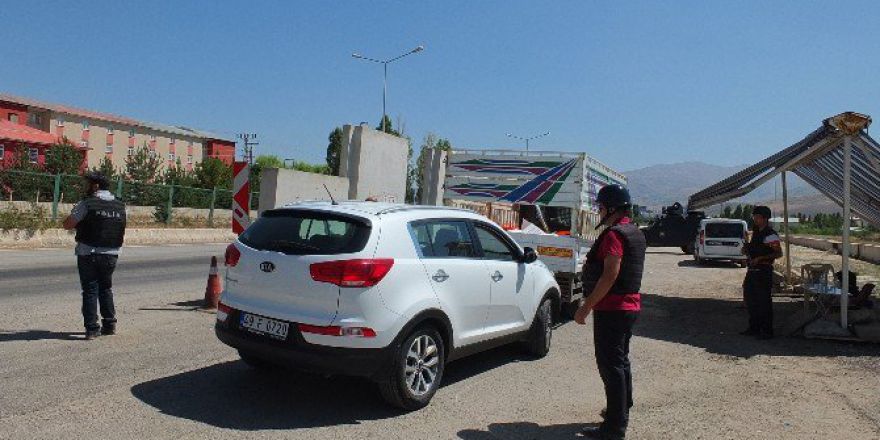 Kadın Teröristin Boynunda Haç Şeklinde Kolya Çıktı