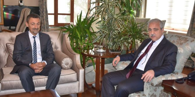 Vali Güvençer: “Eczacılık, Tıp Sektörünün En Önemli Ayaklarından Biri"