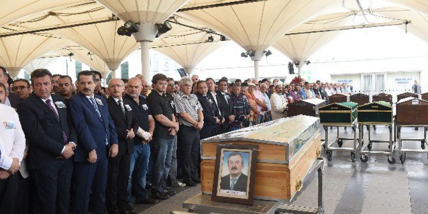 Kılıçdaroğlu Eski Belediye Başkanı Özgün’ün Cenaze Namazına Katıldı