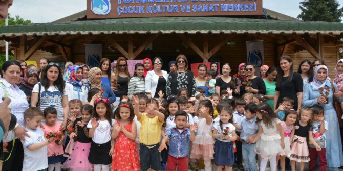 Yunusemreli Minikler Anneler Günü’nü Kutladı