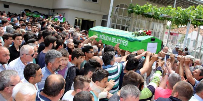 Kaza Kurbanı Aile, Son Yolculuklarına Yan Yana Uğurlandı