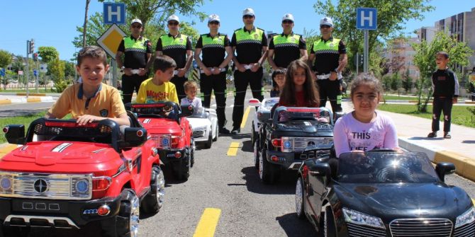 Çocuklar İçin Uygulamalı Trafik Eğitim Parkı Hizmete Açıldı
