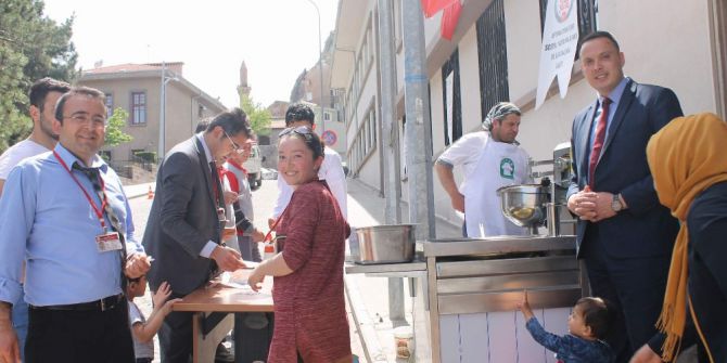 Sydv Vatandaşlara Lokma Dağıttı