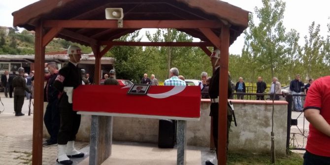 Kıbrıs Gazisine Askeri Tören