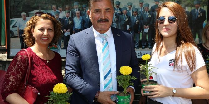 Başkan Tuna’dan Annelere 60 Bin Çiçek