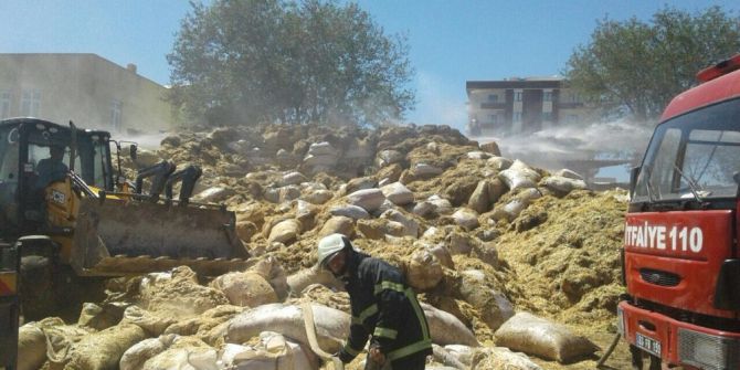 Şanlıurfa’da Saman Yığını Alev Aldı