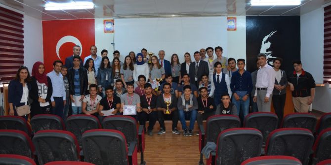 Söke’de Satranç Turnuvasının Birincisi Cumhuriyet Anadolu Lisesi Oldu