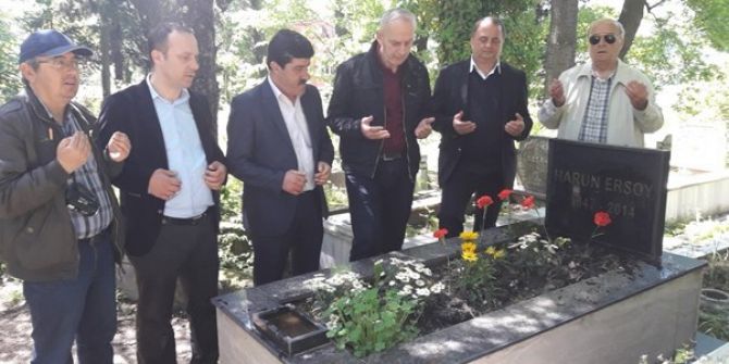 Gazeteci Harun Ersoy Mezarı Başında Anıldı