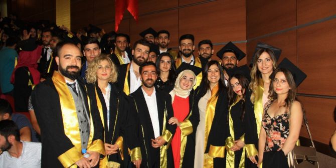 Dü’de Coşkulu Mezuniyet