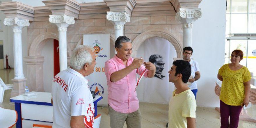 Sevincini Başkan Uysal’la Paylaştı