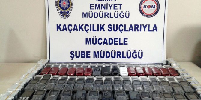 İzmir’de 115 Adet Gümrük Kaçağı Cep Telefonu Yakalandı