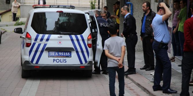 İcra Memurlarını Tinerle Yakmaya Çalıştı