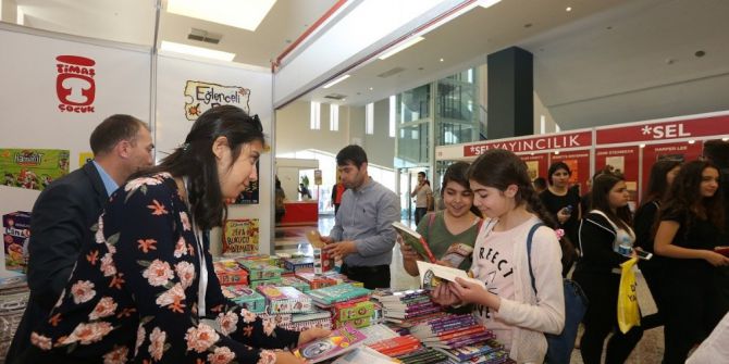 Kitap Fuarını İlk Üç Günde 50 Bin Kişi Ziyaret Etti