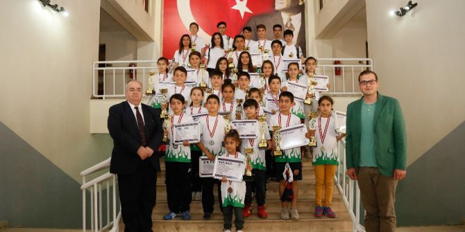 Kupasını Annesine Armağan Etti