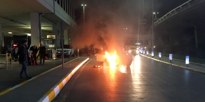 Atatürk Havalimanı’nda Lüks Araçta Yangın