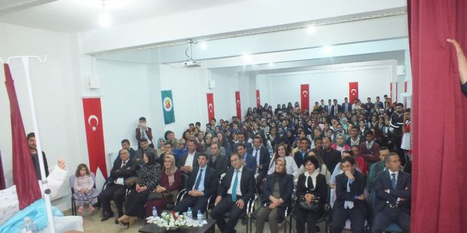 Hemşire Adaylarından Renkli Kutlama