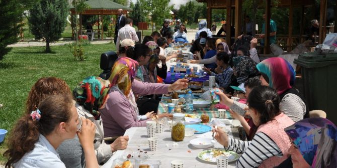 Simav’da Engelli Vatandaşlar Piknikte Buluştu