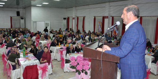 Simav’da Yılın Annelerine Ödül