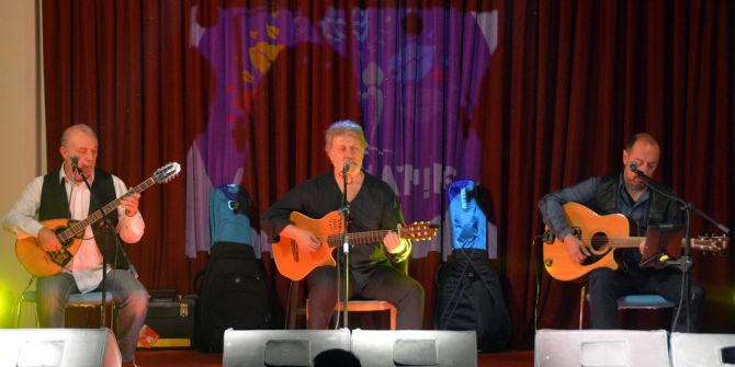 Grup Gündoğarken Alternatif Sahnede Sevenleriyle Buluştu