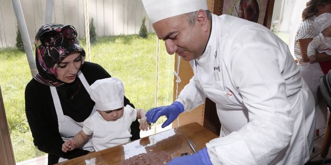 Acıbadem Annelerine En Tatlı Hediye