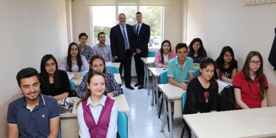 Manisa Büyükşehir’den Gençlere Eğitimde Büyük Destek