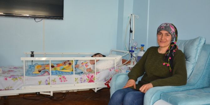 Kızı, Gözleri Önünde Eriyen Anneye Yardım Eli