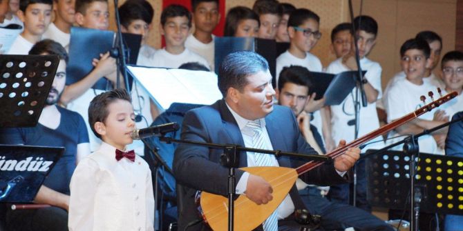 Germencikli Öğrencilerden Türkü Ziyafeti